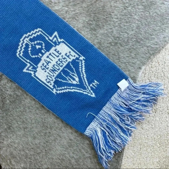 Seattle Sounders Scarf - Picture 5 of 8